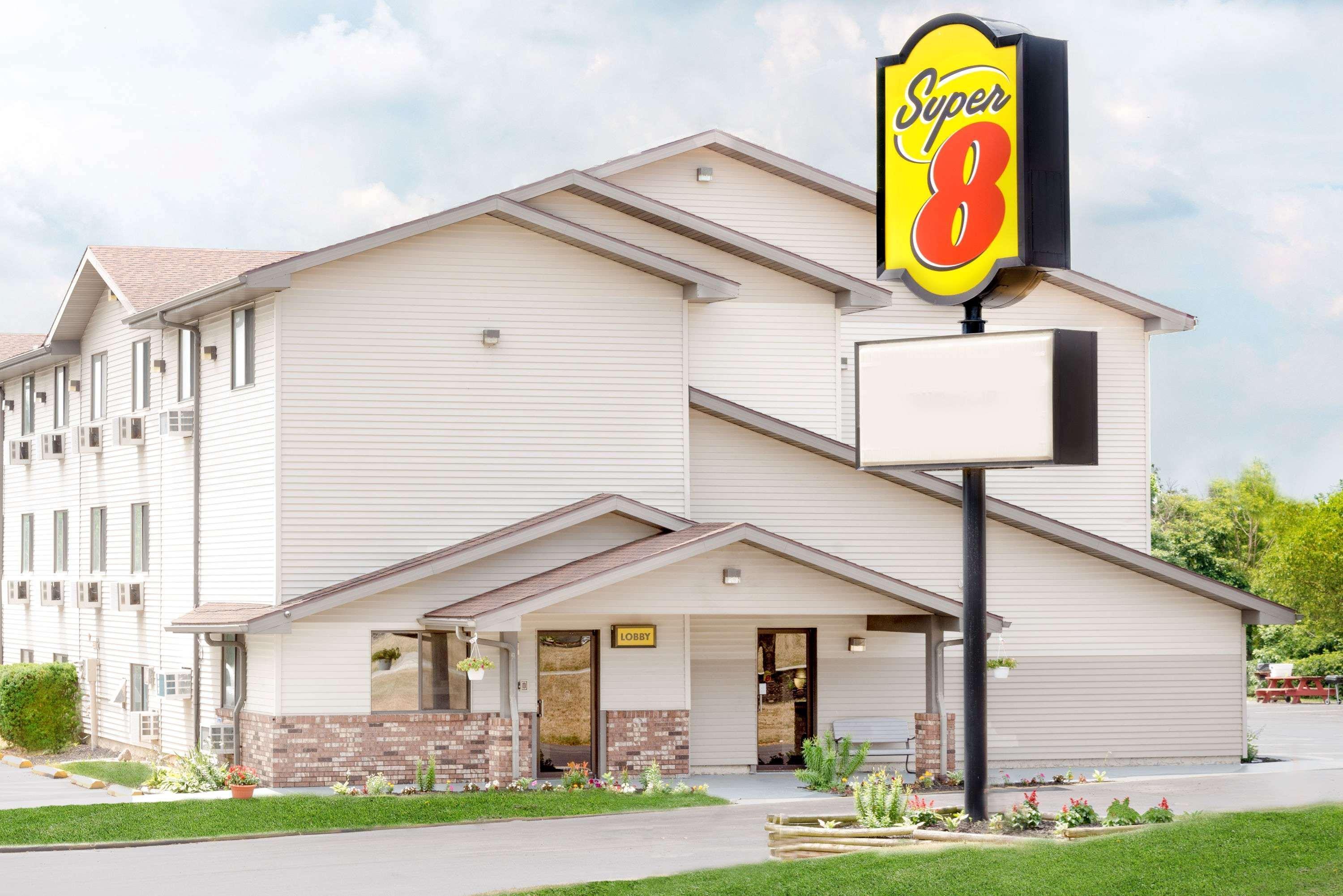 Super 8 By Wyndham Kent/Akron Area Exterior foto