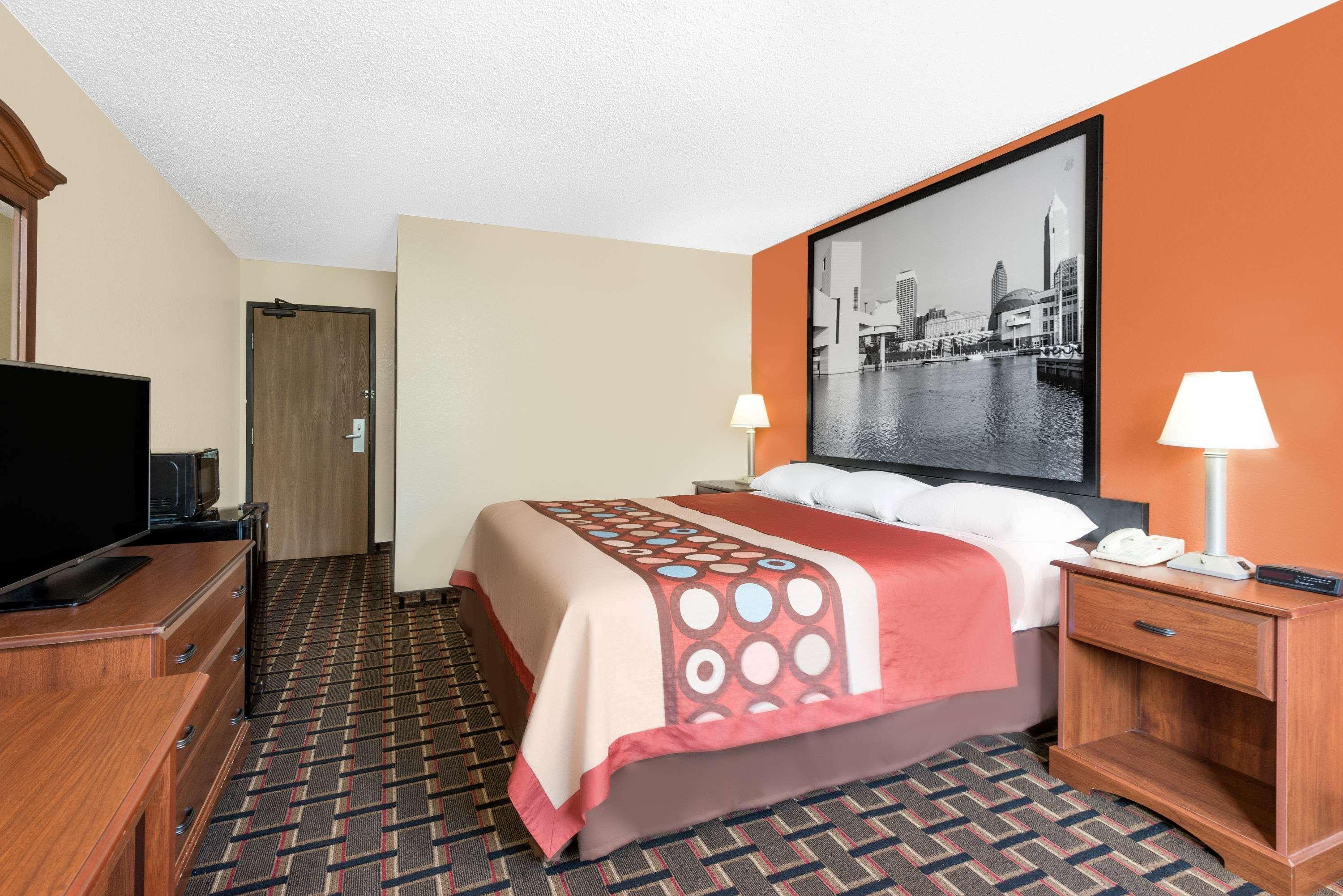 Super 8 By Wyndham Kent/Akron Area Exterior foto