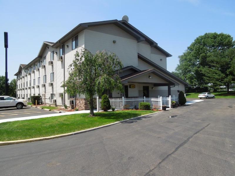 Super 8 By Wyndham Kent/Akron Area Exterior foto