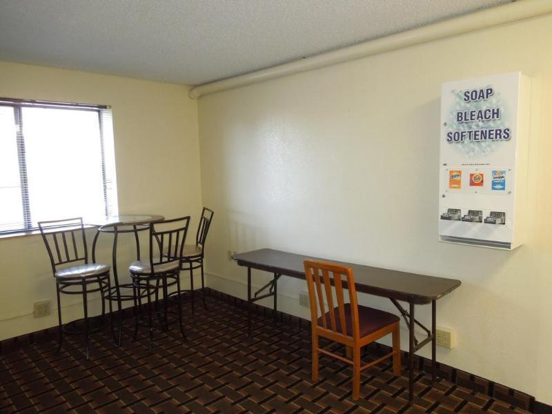 Super 8 By Wyndham Kent/Akron Area Exterior foto