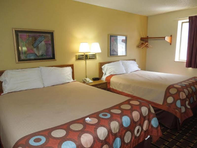 Super 8 By Wyndham Kent/Akron Area Exterior foto
