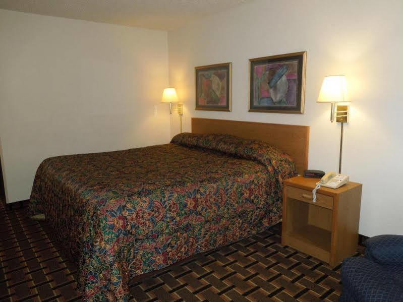 Super 8 By Wyndham Kent/Akron Area Exterior foto